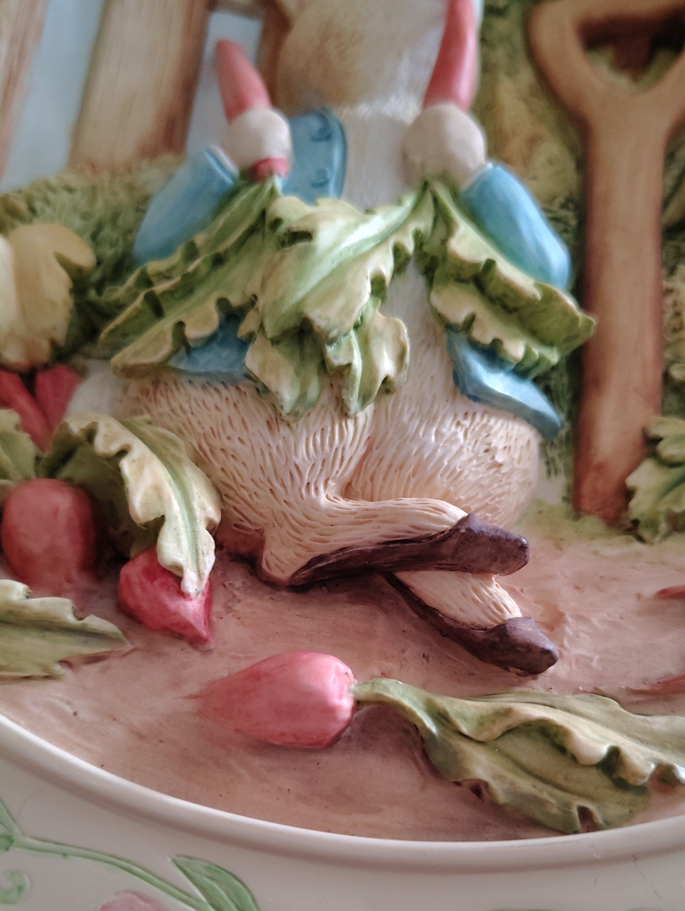 Peter Rabbit Decorative Plaque - Picture 5 of 5